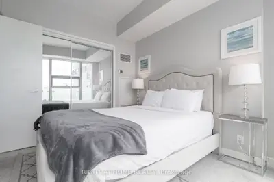 14 York Street 5606, Toronto, On M5j 0b1