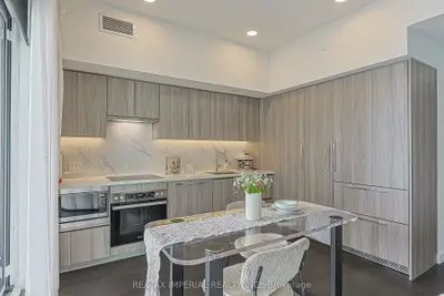 1 Concord Cityplace Way 3510, Toronto, On M5v 0x3