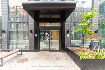 252 Church Street 4110, Toronto, On M5b 0e6