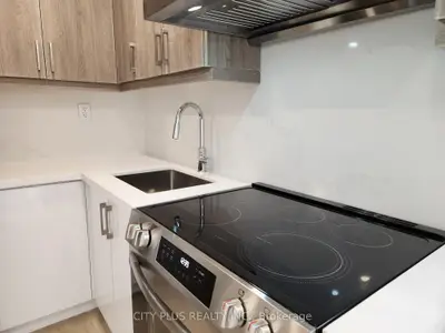 3547 Bathurst Street 2, Toronto, On M6a 2c7