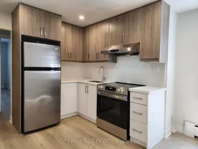 3547 Bathurst Street 2, Toronto, On M6a 2c7