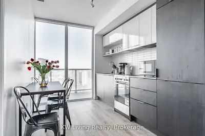 159 Wellesley Street E 1909, Toronto, On M4y 0h5