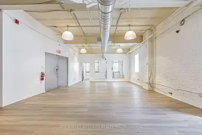 51 Bulwer Street Main Flr, Toronto, On M5t 1a1