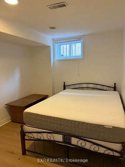 20 Maureen Drive N Lower, Toronto, On M2k 1j8