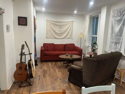 9 Clinton Place Main Floor, Toronto, On M6g 1j8