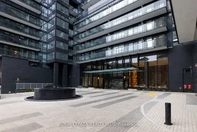 127 Broadway Avenue S 206s, Toronto, On N4p 1v4