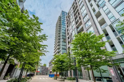 20 Minowan Miikan Lane 1006, Toronto, On M6j 0e5