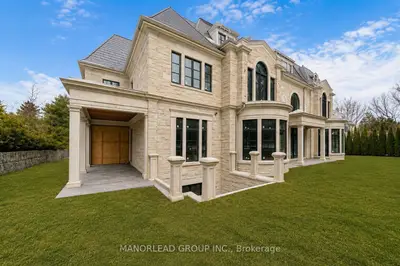 19 Royal Oak Drive, Toronto, On M3c 2m3
