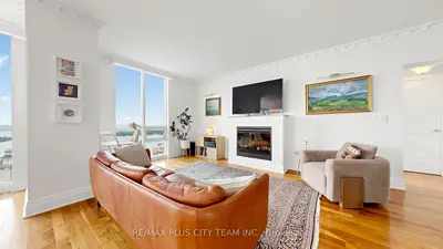 16 Harbour Street 5005, Toronto, On M5j 2z7