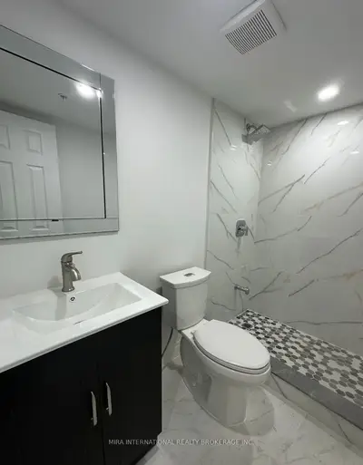 180 Sherbourne Street L4, Toronto, On M5a 2r7