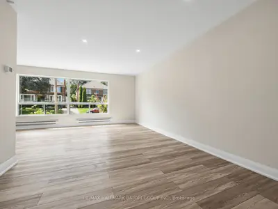 6 Croydon Road 2, Toronto, On M6c 1s7