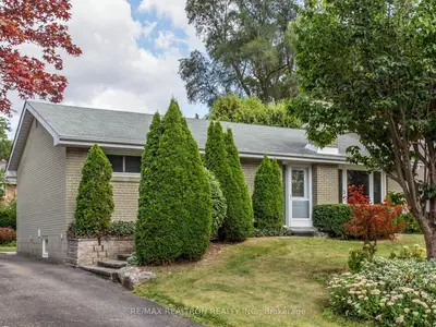 56 Ternhill Crescent, Toronto, On M3c 2e5