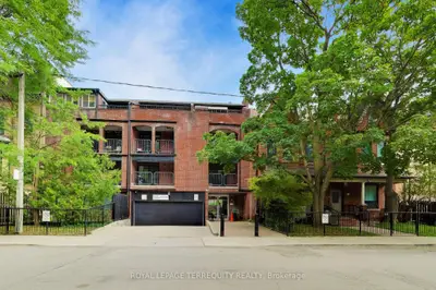 17 Pembroke Street 15, Toronto, On M5a 2n6