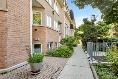 30 Merchant Lane 140, Toronto, On M6p 4j6