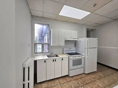 516 Yonge Street 2, Toronto, On M4y 1x9