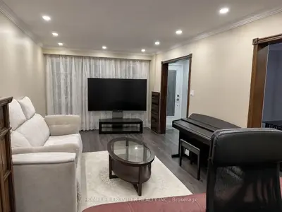 49 Red Robin Way Main And Upper Level, Toronto, On M2r 3k6