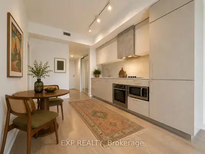 19 Western Battery Road 811, Toronto, On M6k 3s4