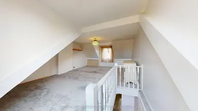 32 Macklem Avenue Upper, Toronto, On M6j 3m2