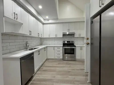 62 Henry Street 2, Toronto, On M5t 1x2