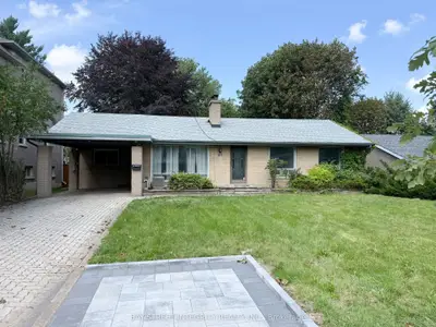 40 Rippleton Road Lower, Toronto, On M3b 1h6