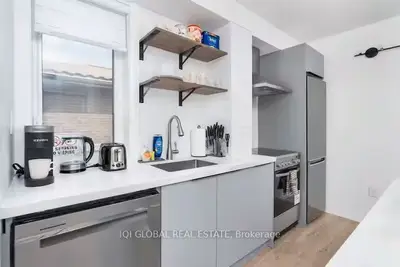 525 Ossington Avenue 2nd Floor, Toronto, On M6g 3t3