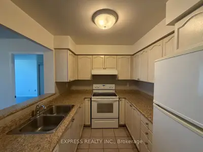39 Pemberton Avenue Ph11, Toronto, On M2m 4l6