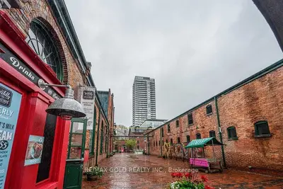 33 Mill Street 1904, Toronto, On M5a 3r3