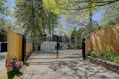 321 Lawrence Avenue E, Toronto, On M4n 1t8
