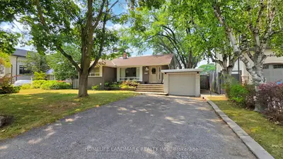 30 Paperbirch Drive, Toronto, On M3c 2e7