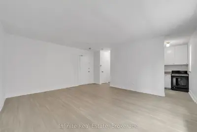 896 Eglinton Avenue E 111, Toronto, On M4g 2l2