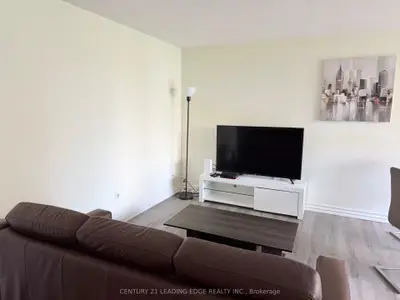 49 Mccaul Street 463, Toronto, On M5t 2w7