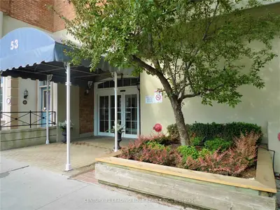 49 Mccaul Street 463, Toronto, On M5t 2w7