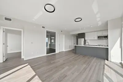 2525 Bathurst Street 1202, Toronto, On M6b 2y9