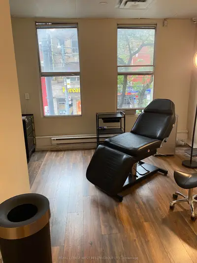 265 Queen Street W 2nd Floor, Toronto, On M5v 1z4