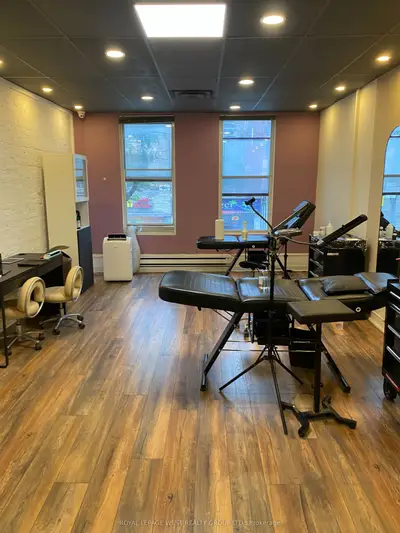 265 Queen Street W 2nd Floor, Toronto, On M5v 1z4