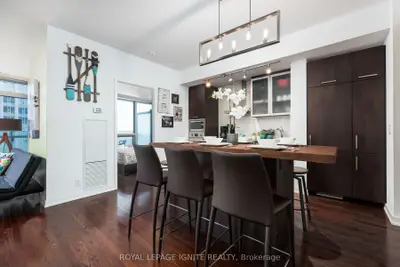 14 York Street 3303, Toronto, On M5j 0b1