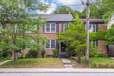 Att/Row/Townhouse in Toronto