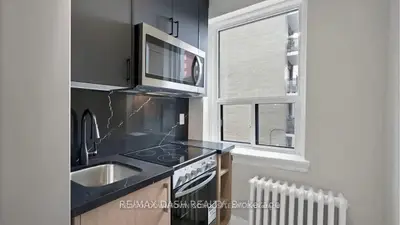 50 Raglan Avenue 5, Toronto, On M6c 2l1