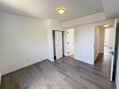1 A Leonard Avenue 3, Toronto, On M5t 2p8