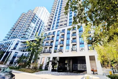 91 Montclair Avenue 823, Toronto, On M5p 0b1