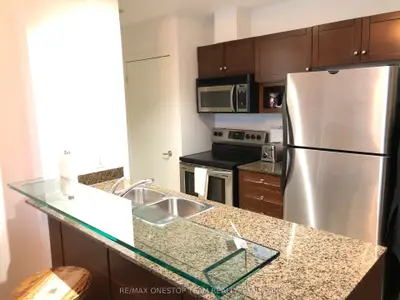 8 York Street 3305, Toronto, On M5j 2y2