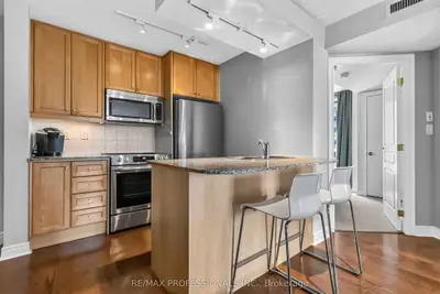 100 Hayden Street 601, Toronto, On M4y 3c7