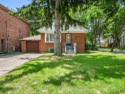 12 Graymar Avenue, Toronto, On M3h 3b4