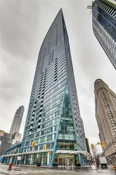 8 The Esplanade 5505, Toronto, On M5e 0a6