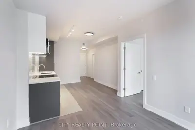 2525 Bathurst Street 1105, Toronto, On M6b 2y9