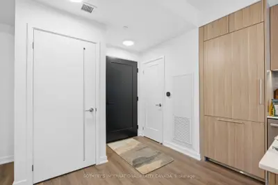 88 Bathurst Street 1707, Toronto, On M5v 0w8
