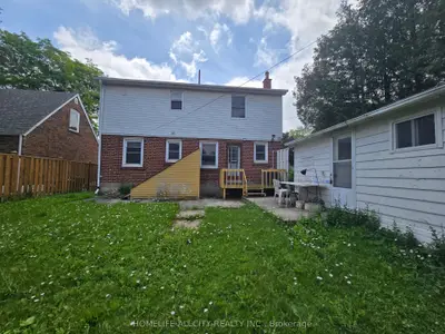 4 Bevdale Road N, Toronto, On M2n 2g2
