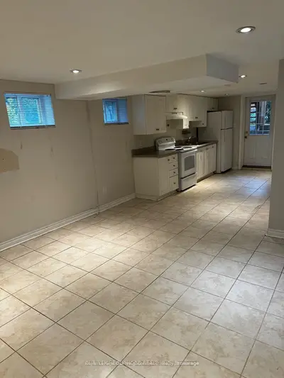 105 Poyntz Avenue Bsmt, Toronto, On M2n 1j3