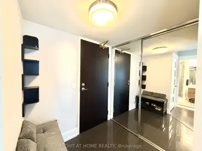 30 Grand Trunk Crescent 2910, Toronto, On M5j 3a4