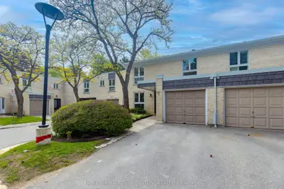 27 Proudbank Millway 50, Toronto, On M2l 1p3